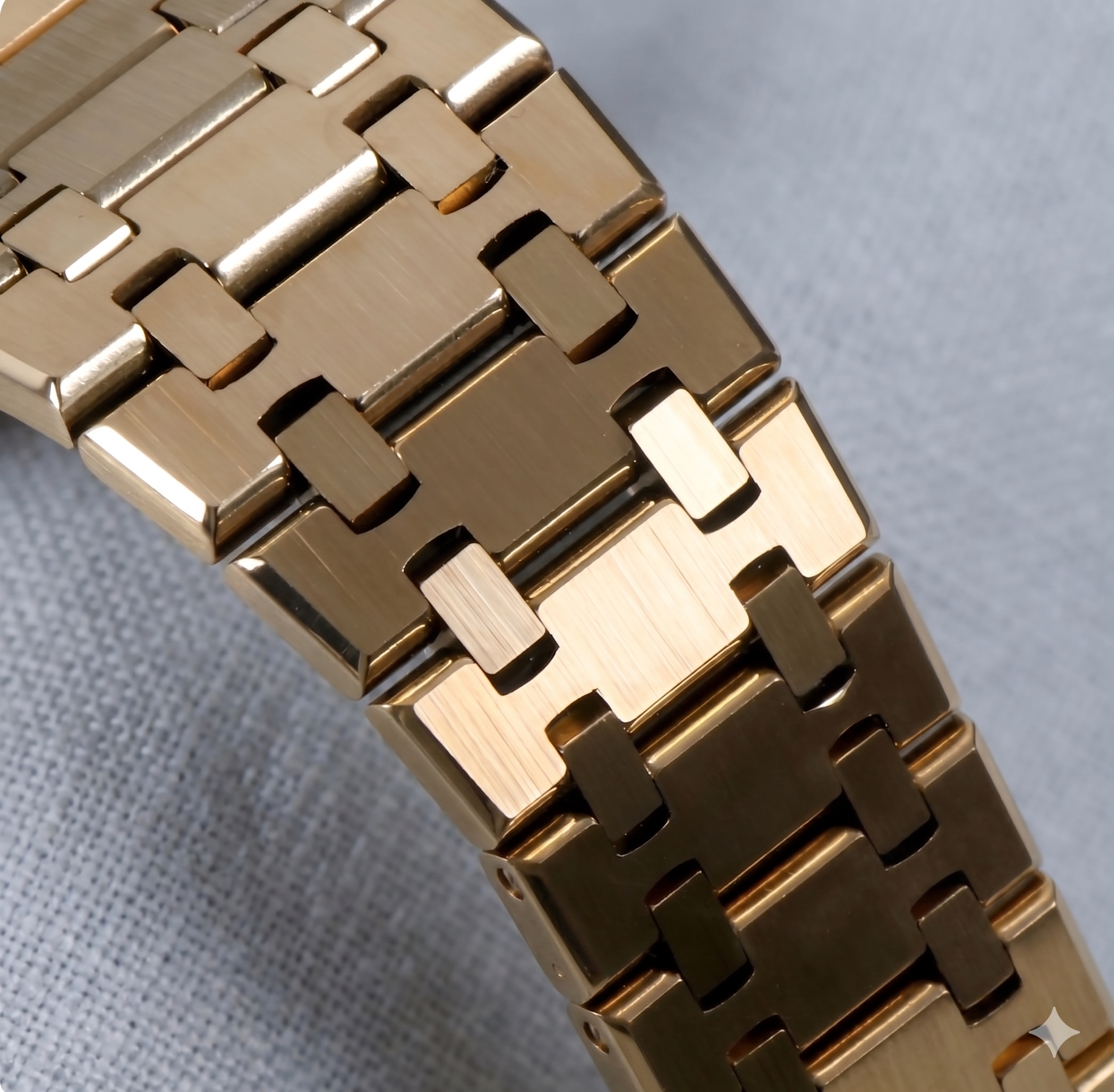 Royal Seikoak | Brushed Yellow Gold